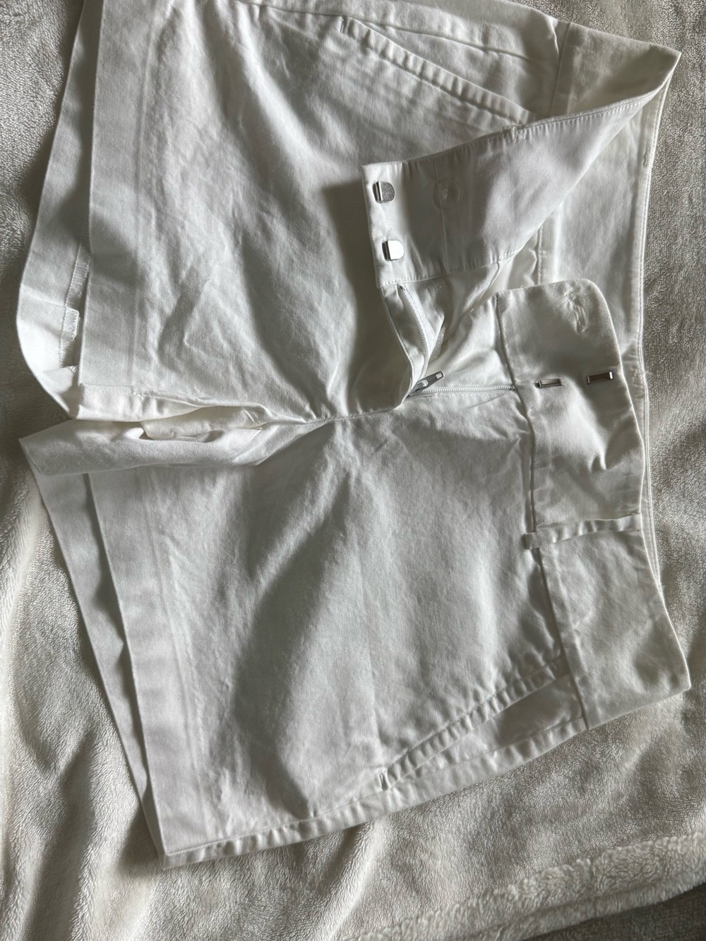 Ann Taylor White Women's Cotton Shorts SIZE  4P